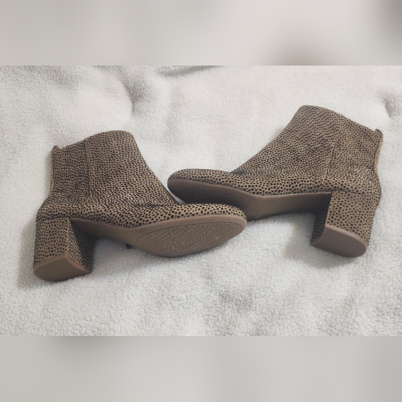 Gianni Bini Shoes - Gianni Bini Leather Upper Animal Print Size 9.5 NWOT